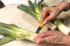 cleaning the leeks for the risotto