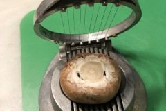 Slicing mushrooms
