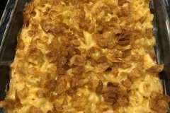 macaroni and cheese with corn flake crunch